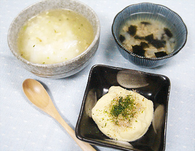 【離乳食中期】ヒラメのあんかけ丼/高野豆腐のだし煮/マグロとのりのスープ
