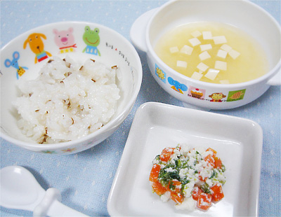 【離乳食後期】大根とシイタケのおかゆ/レタスとニンジンのチーズ和え/豆腐と玉ねぎの味噌汁