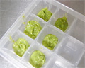 グリーンピースを製氷皿で冷凍